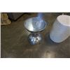 Image 3 : METAL PEDASTAL AND CERMIC PEDESTALS