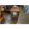 Image 1 : ANTIQUE TV IN WOOD CASE