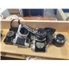 Image 2 : LOT OF VINTAGE CAMERAS AND ACCESSORIES