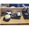 Image 3 : LOT OF VINTAGE CAMERAS AND ACCESSORIES