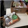 Image 1 : 2 BOXES OF PORCELAIN AND CHINA COLLECTIBLES