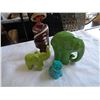 Image 1 : LOT OF PORCELAIN ELEPHANTS, CAT FIGURE, AND MEXICAN FIGURE