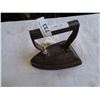 Image 4 : LOT OF ANTIQUE AND VINTAGE IRONS