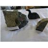 Image 1 : 11 POUNDS RAW JADE AND JADE BIRD CARVING