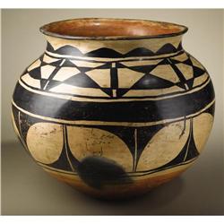 Santo Domingo Three-Color Polychrome Pottery Jar 