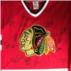 Image 2 : 2019-20 CHICAGO BLACKHAWKS TEAM SIGNED JERSEY ( SIGNED BY 12)