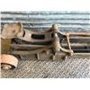 Image 2 : ANTIQUE FLOOR JACK