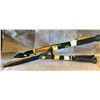 Image 1 : SET OF 2 GARDEN CLIPPERS