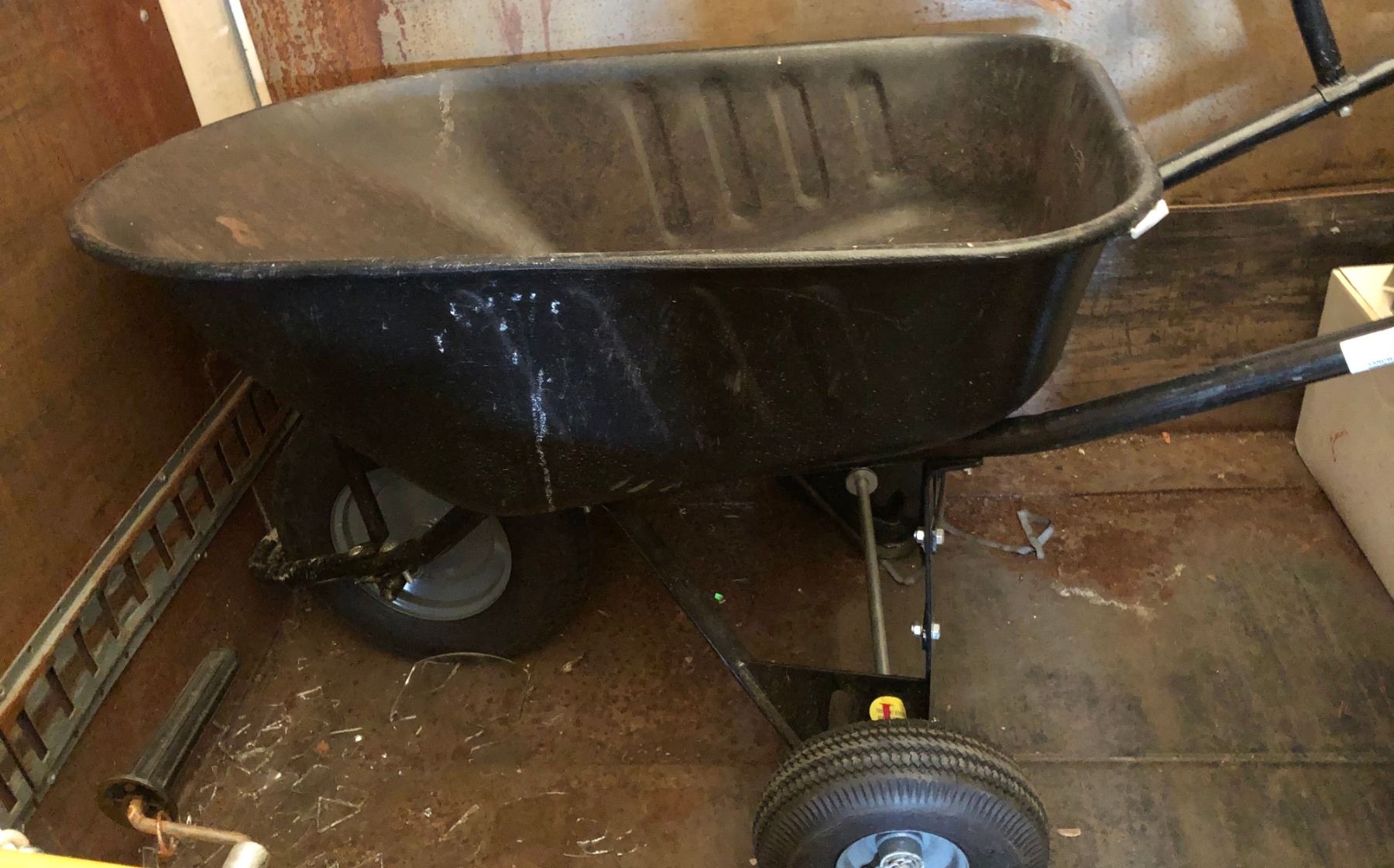 YARDWORKS TRI WHEEL METAL WHEELBARROW