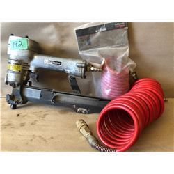 HITACHI N3904A AIR STAPLER W / 2 X AIR LINE