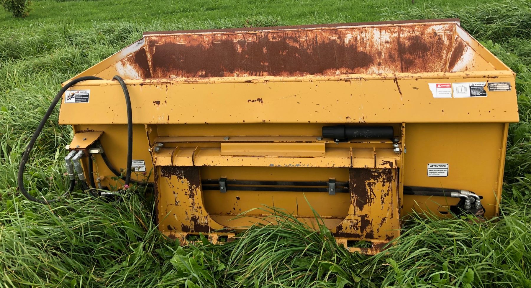 HLA 7' SKID STEER BUCKET SIDE DISCHARGE