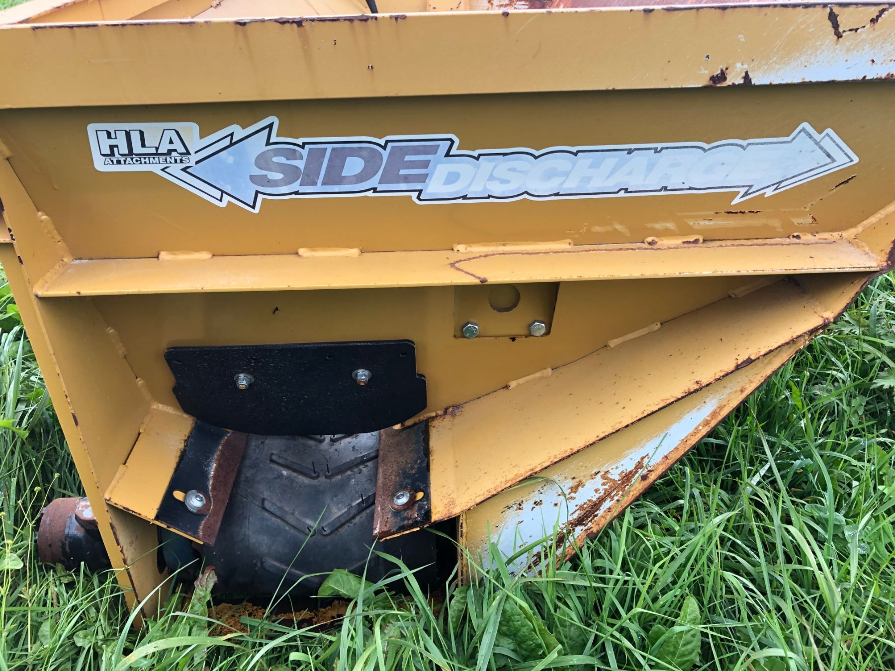 HLA 7' SKID STEER BUCKET SIDE DISCHARGE