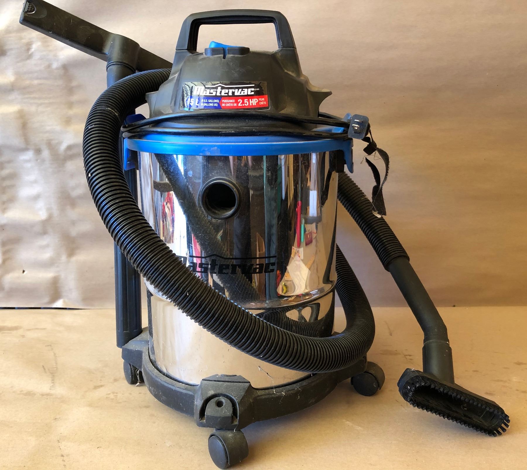 MASTERCRAFT 15 L SHOP VAC MINIMAL USE