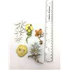Image 2 : 5 FLOWER BROOCHES / PINS