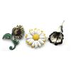 Image 1 : 3 FLOWER BROOCHES (1-DD, 1 ART)