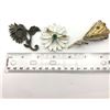Image 2 : 3 FLOWER BROOCHES (1-DD, 1 ART)