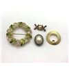 Image 1 : 4 GOLD TONE BROOCHES