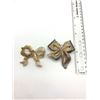 Image 2 : 2 BOW SHAPED BROOCHES LARGE