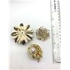 Image 2 : 3 SARAH COVENTRY BROOCHES FLOWER