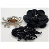 Image 2 : 3-VINTAGE BROOCHES: (1)SILVER TONED CRAB