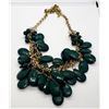 Image 2 : GOLD TONED NECKLACE WITH HUNTER GREEN