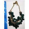 Image 3 : GOLD TONED NECKLACE WITH HUNTER GREEN
