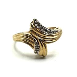 10K GOLD DIAMOND RING SIZE 6.5