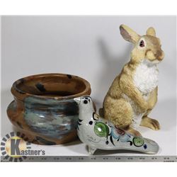 FLAT OF EXTERIOR DECOR