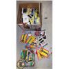 Image 1 : FLAT OF VARIOUS KRAFT AND OFFICE SUPPLIES.