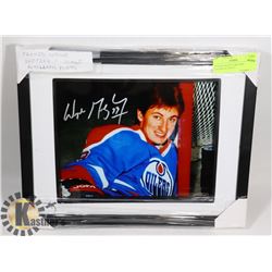 FRAMED WAYNE GRETZKY FACSIMILE PHOTO