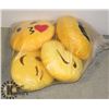 Image 1 : SET OF 4 EMOJI PILLOWS
