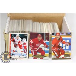 BOX OF DETROIT RED WINGS HOCKEY CARDS 80'S / 90'S