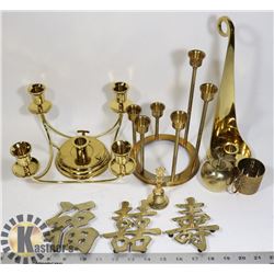 FLAT OF ASSORTED BRASS COLLECTIBLES