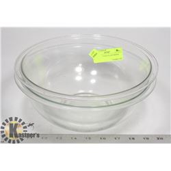 PAIR OF VINTAGE GLASS MIXING BOWLS