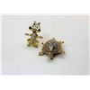 Image 1 : 15)  LOT OF 2 ANIMAL BROOCHES INCLUDES: