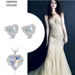 31. NECKLACE AND EARRING SET