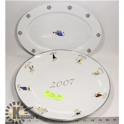 TWO COLLECTABLE CHRISTMAS SERVING PLATTERS