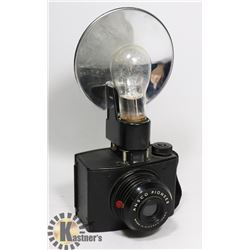 1940S ANSCO PIONEER CAMERA MADE IN NY WITH FLASH