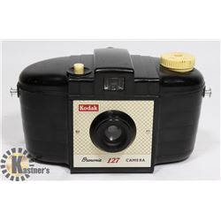 VINTAGE KODAK BROWNIE 127 CAMERA