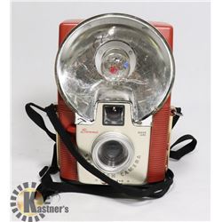 1950S PINK BROWNIE STARFLASH CAMERA