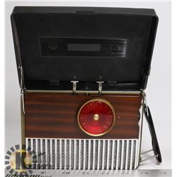 1940S RCA PORTABLE TUBE RADIO BLACK