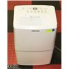 Image 1 : HISENSE DEHUMIDIFIER W/ MANUAL
