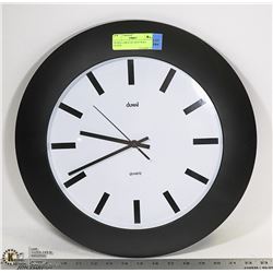 DUMAI LARGE QUARTZ WALL CLOCK