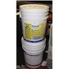 Image 1 : LOT OF TWO 20 LITRE PAILS OF MULTI USE CLEANER