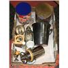 Image 1 : LARGE FLAT OF COLLECTIBLES & VINTAGE
