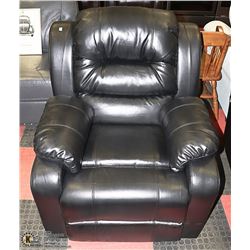 NEW BLACK LEATHERETTE RECLINING SOFA CHAIR.