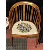 Image 1 : ANTIQUE CHAIR WITH NEEDLE POINT