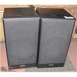 SET OF SOUND DYNAMICS R-85 TOWER SPEAKERS