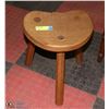 Image 1 : SOLID WOOD STOOL. FURNITURE