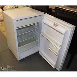 VINTAGE WOOD APARTMENT SIZE FRIDGE. APPLIANCES